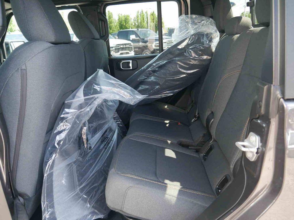 new 2025 Jeep Gladiator car, priced at $40,172