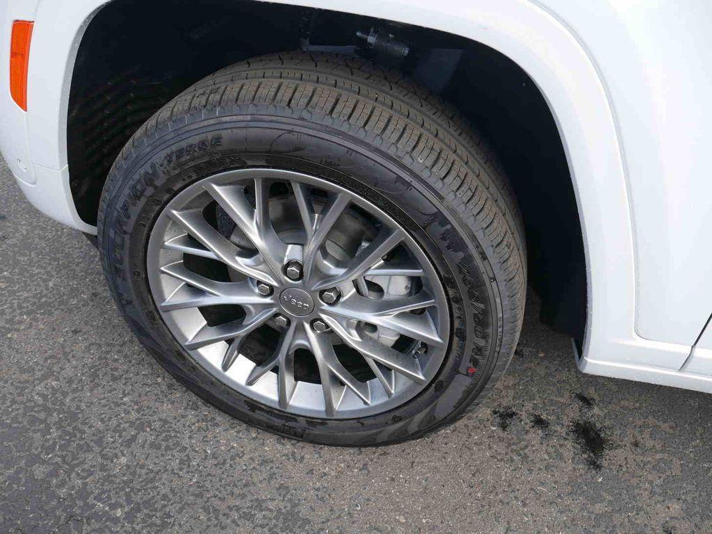 new 2025 Jeep Grand Cherokee car, priced at $59,902