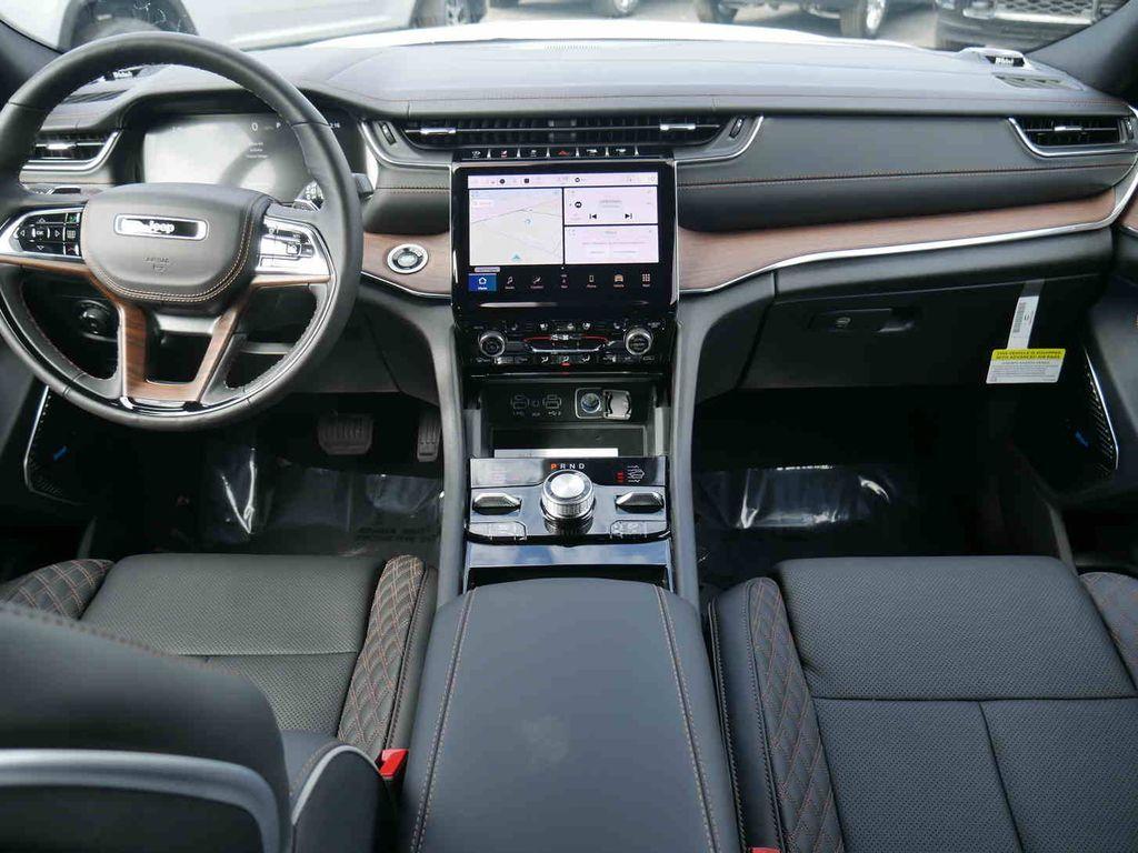 new 2025 Jeep Grand Cherokee car, priced at $59,902