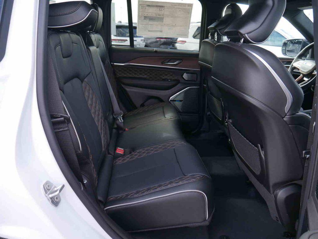 new 2025 Jeep Grand Cherokee car, priced at $59,902