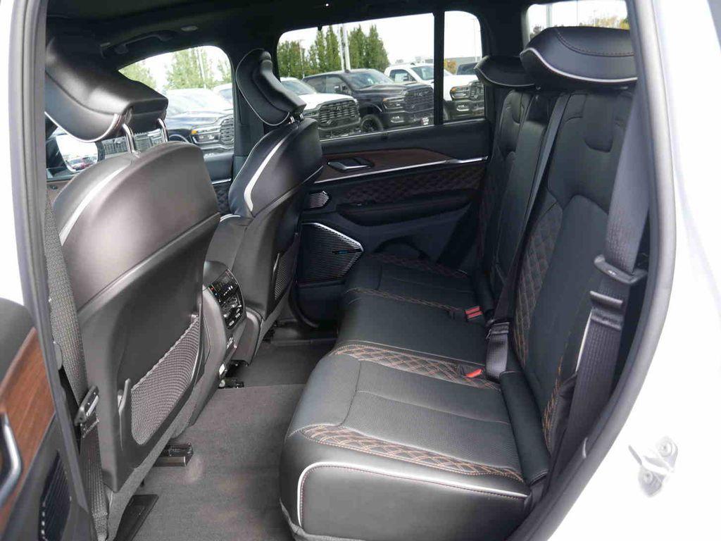 new 2025 Jeep Grand Cherokee car, priced at $59,902