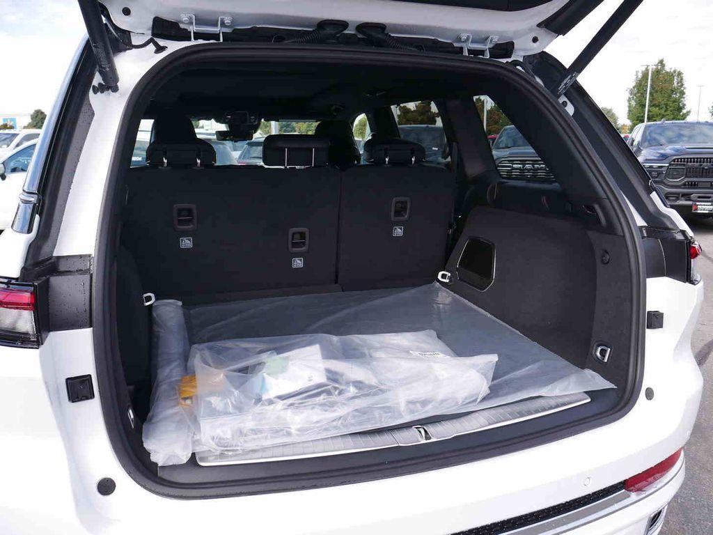 new 2025 Jeep Grand Cherokee car, priced at $59,902