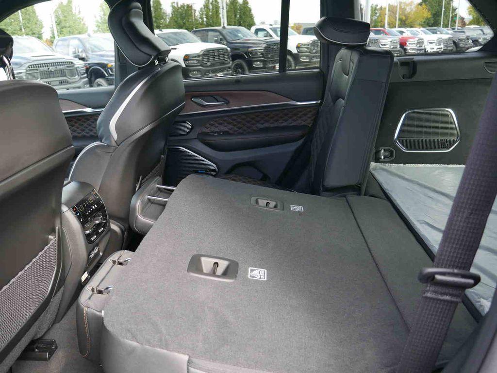 new 2025 Jeep Grand Cherokee car, priced at $59,902