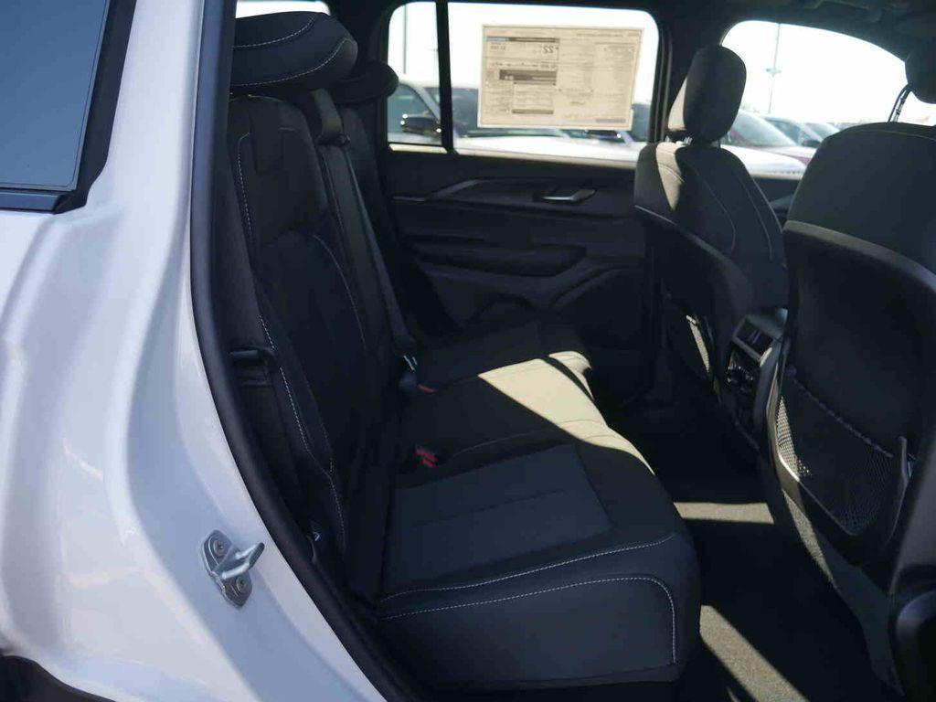 new 2025 Jeep Grand Cherokee car, priced at $38,200