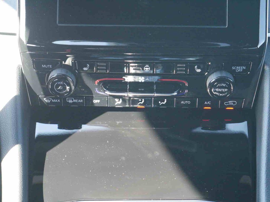 new 2025 Jeep Grand Cherokee car, priced at $38,200