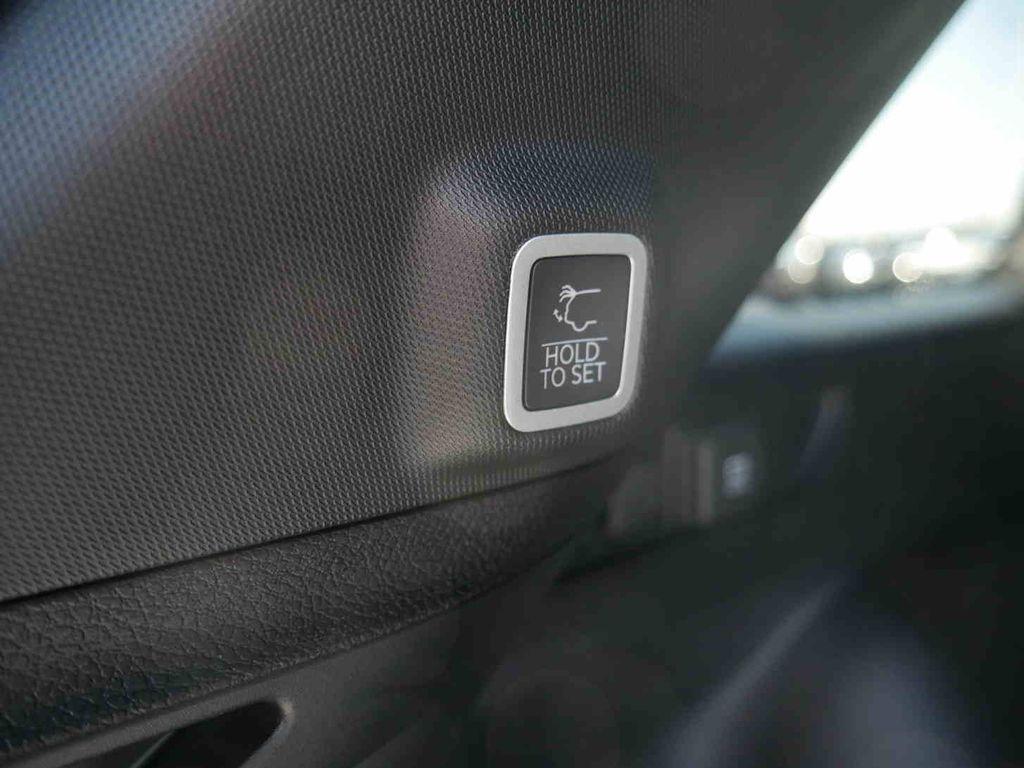 new 2025 Jeep Grand Cherokee car, priced at $38,200