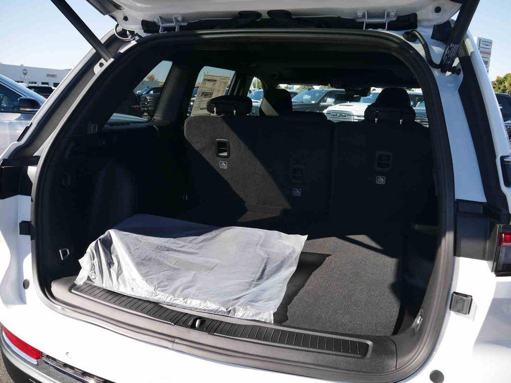 new 2025 Jeep Grand Cherokee car, priced at $38,200