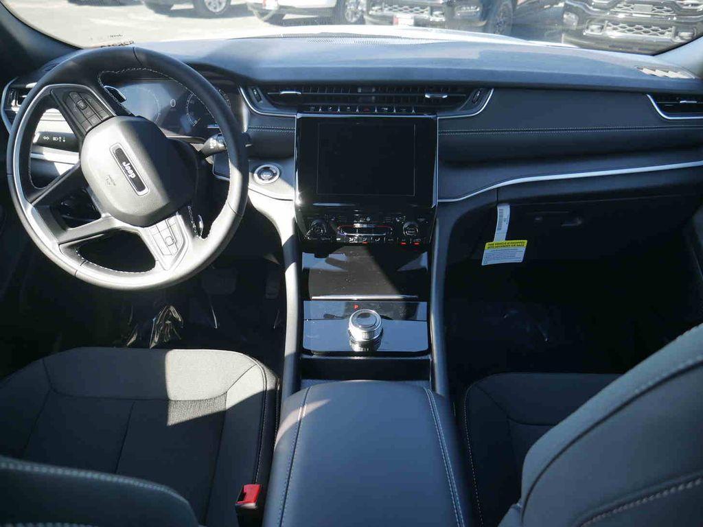 new 2025 Jeep Grand Cherokee car, priced at $38,200