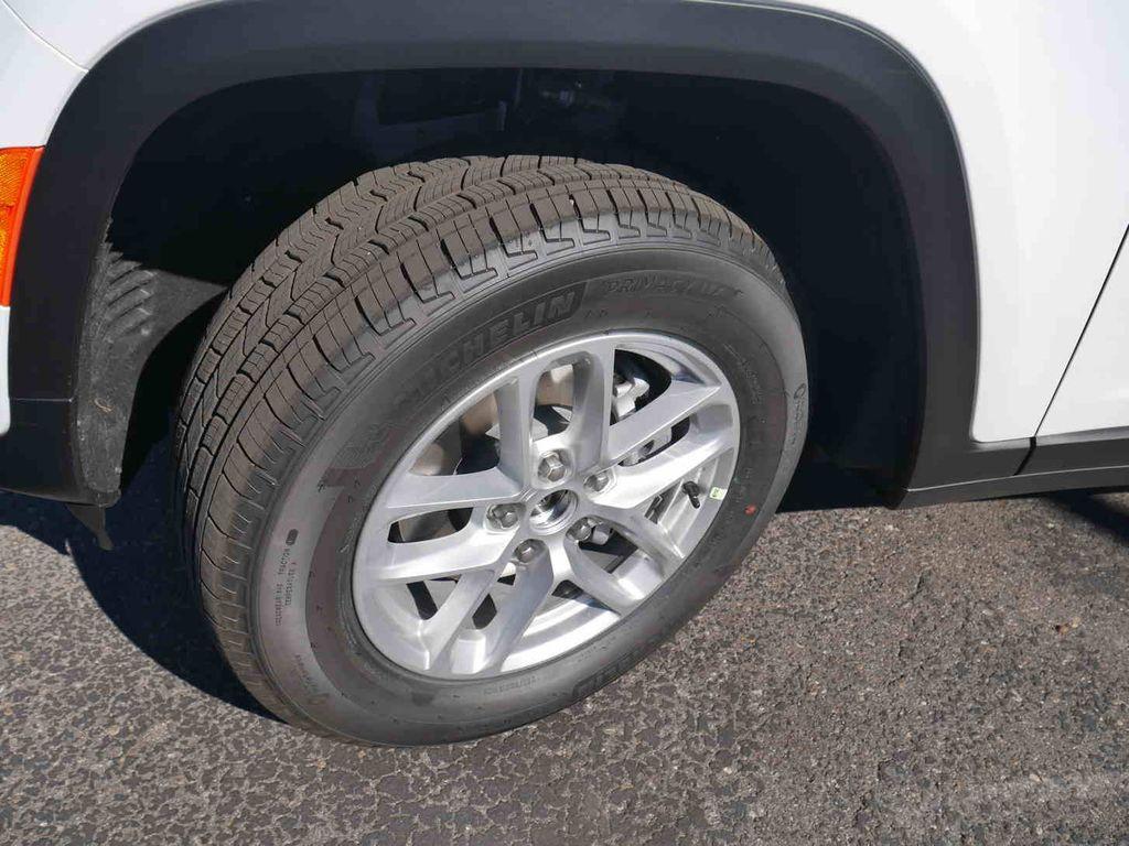 new 2025 Jeep Grand Cherokee car, priced at $38,200