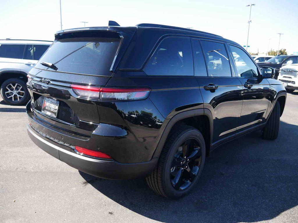 new 2025 Jeep Grand Cherokee car, priced at $42,664
