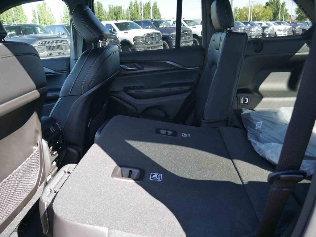 new 2025 Jeep Grand Cherokee car, priced at $42,664