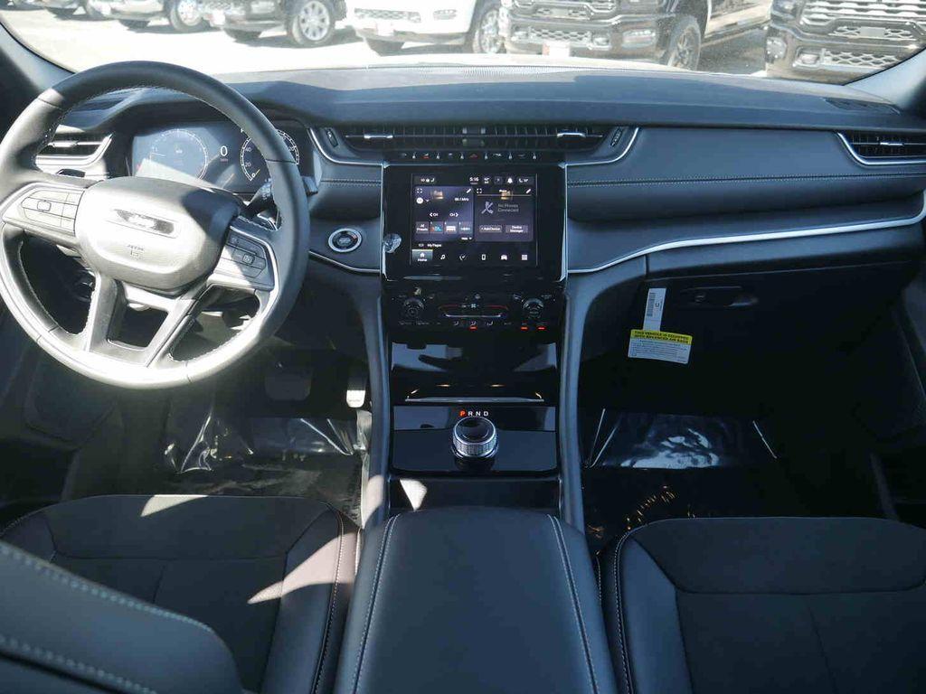 new 2025 Jeep Grand Cherokee car, priced at $42,664
