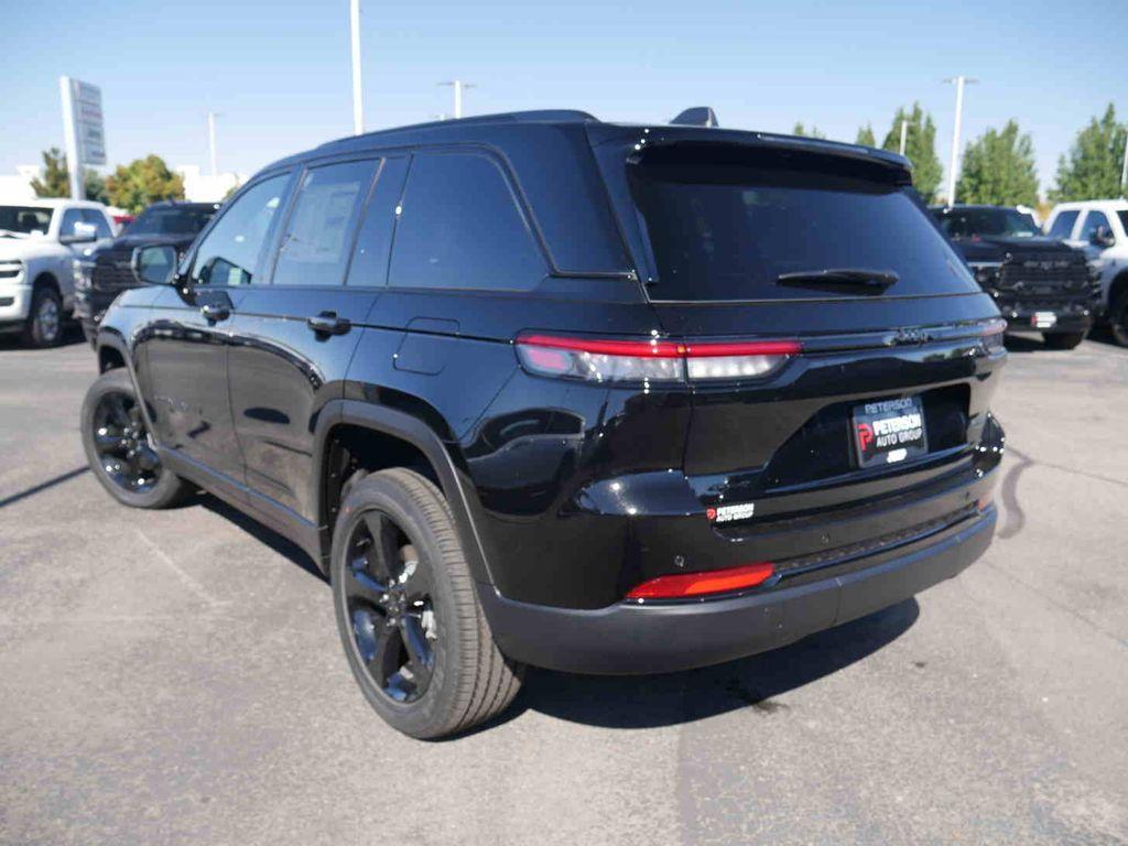 new 2025 Jeep Grand Cherokee car, priced at $42,664