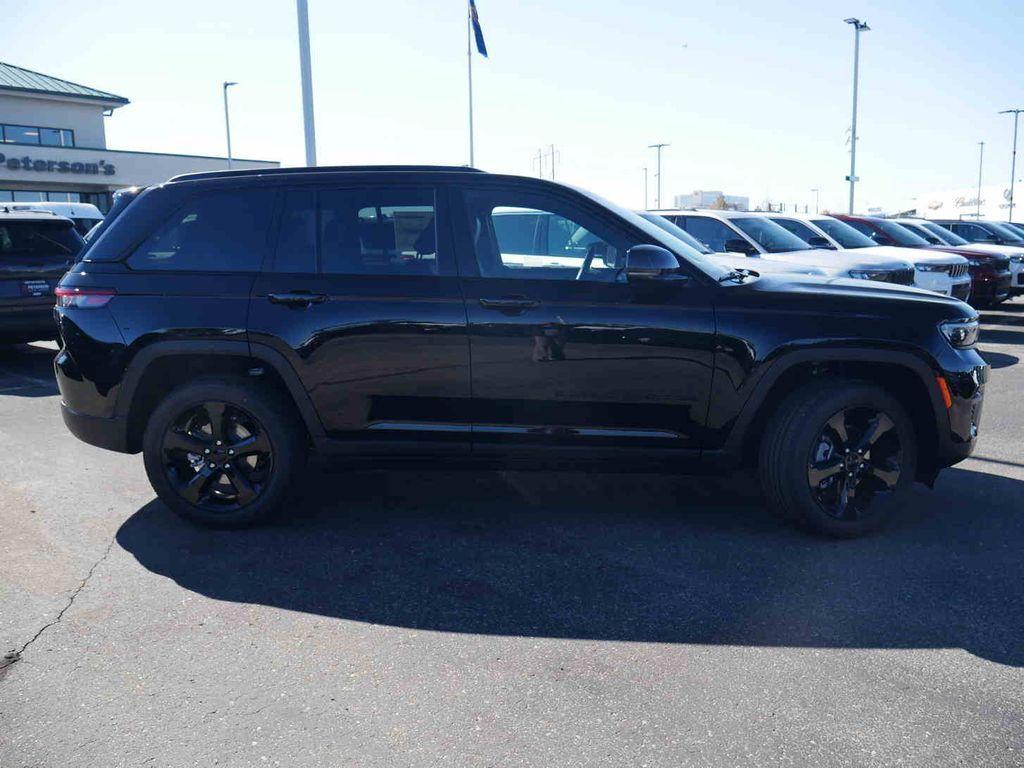 new 2025 Jeep Grand Cherokee car, priced at $42,664