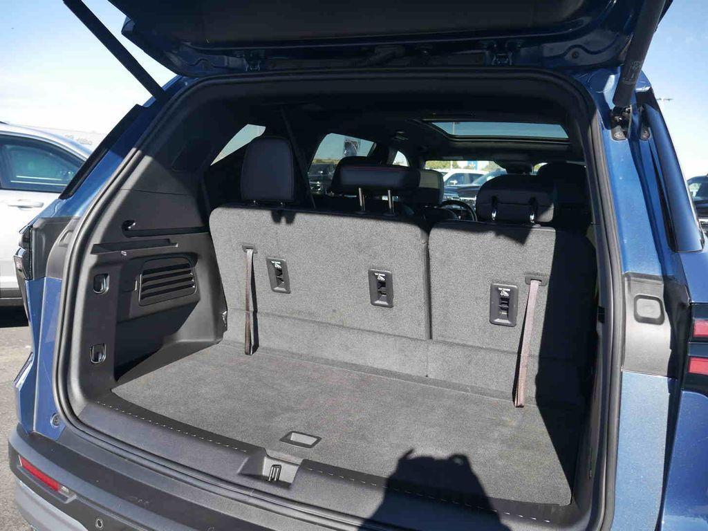 used 2024 Chevrolet Traverse car, priced at $50,998