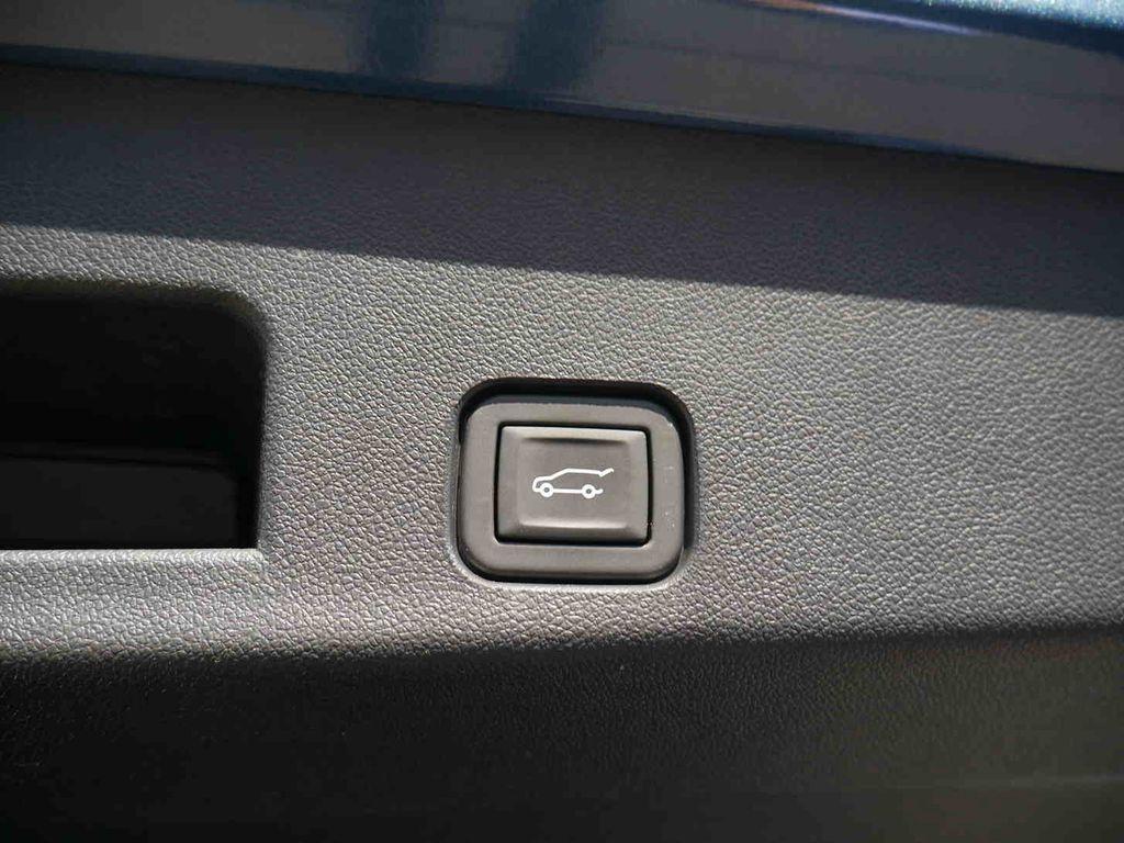 used 2024 Chevrolet Traverse car, priced at $50,998