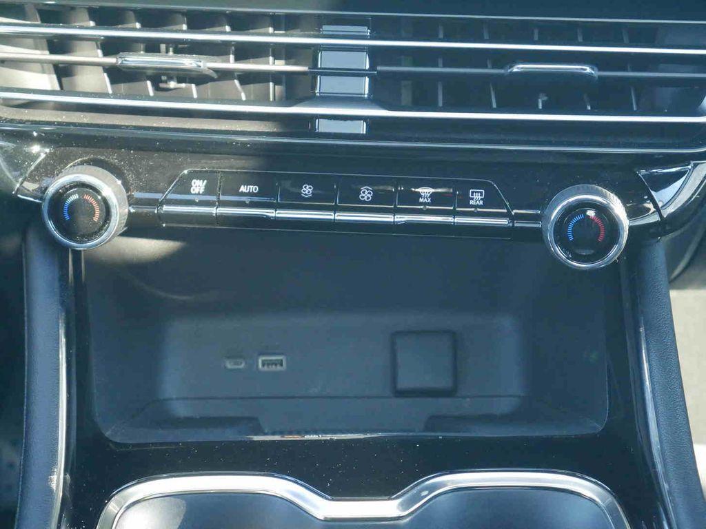 used 2024 Chevrolet Traverse car, priced at $50,998