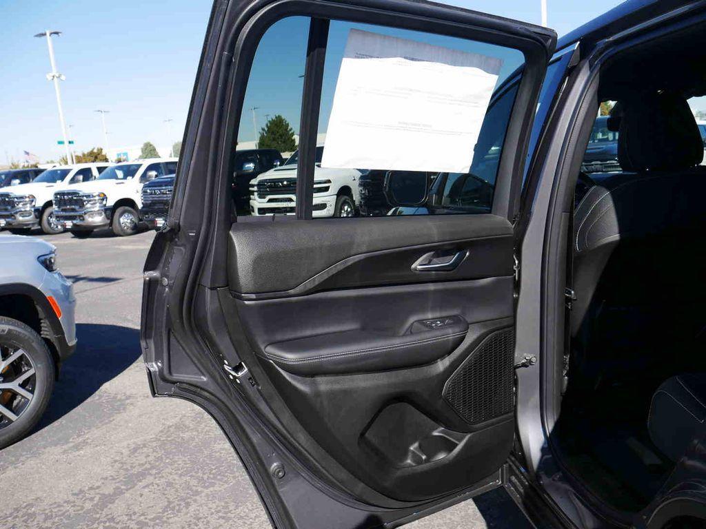 new 2025 Jeep Grand Cherokee car, priced at $36,159