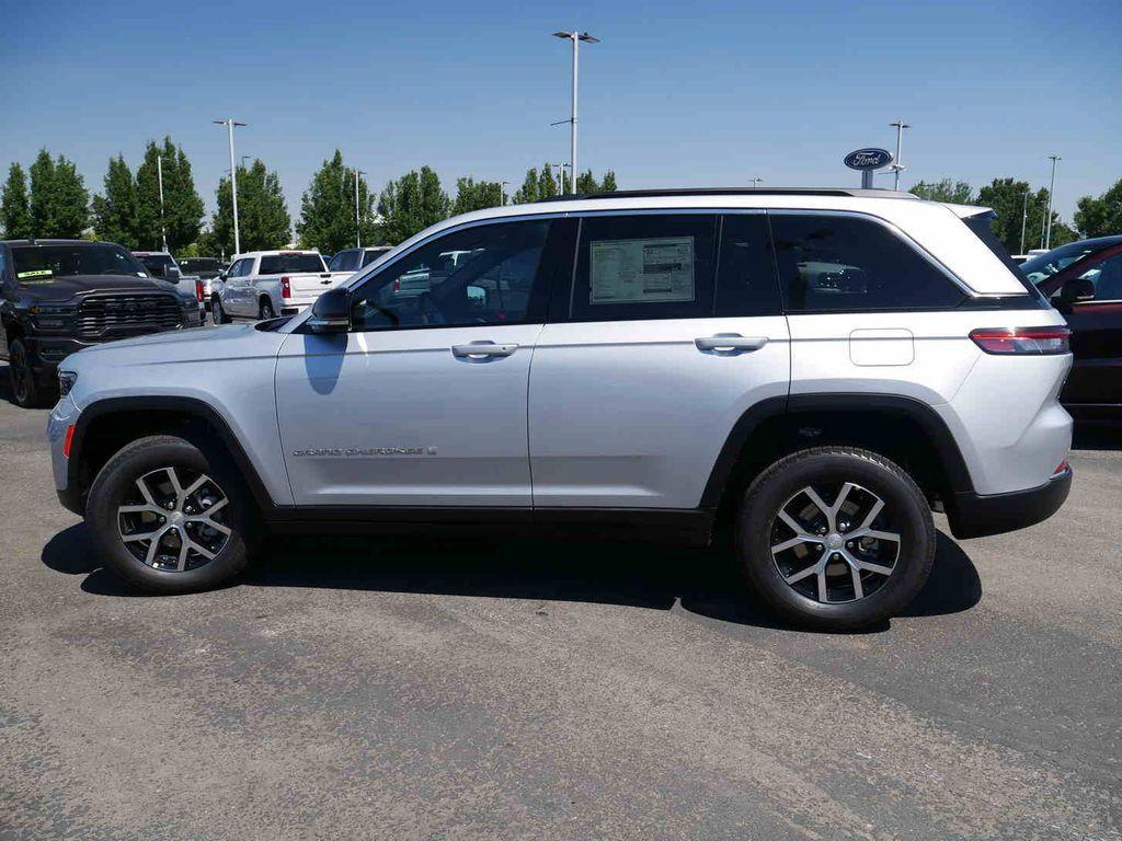 new 2025 Jeep Grand Cherokee car, priced at $41,920