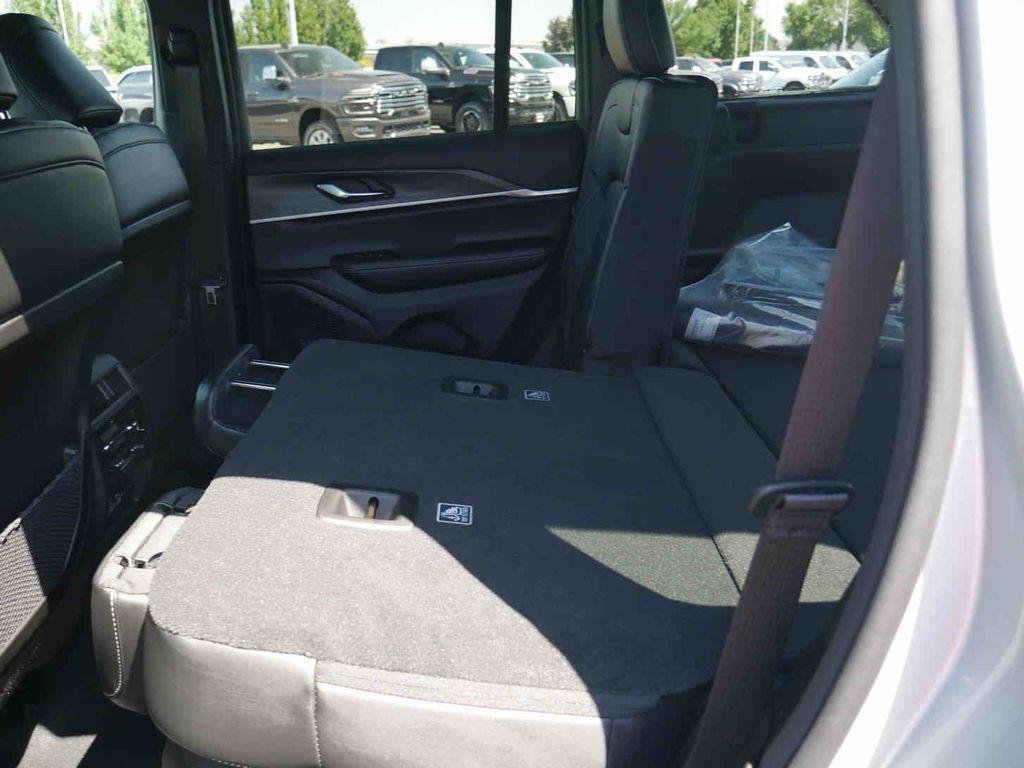 new 2025 Jeep Grand Cherokee car, priced at $41,920