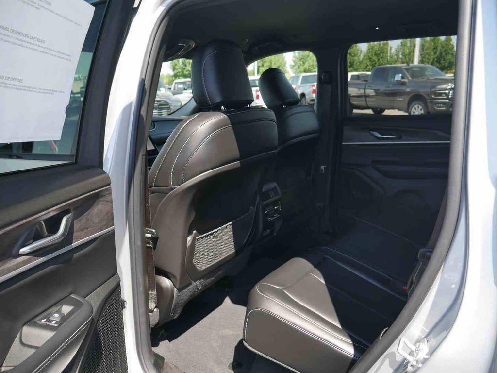 new 2025 Jeep Grand Cherokee car, priced at $41,920