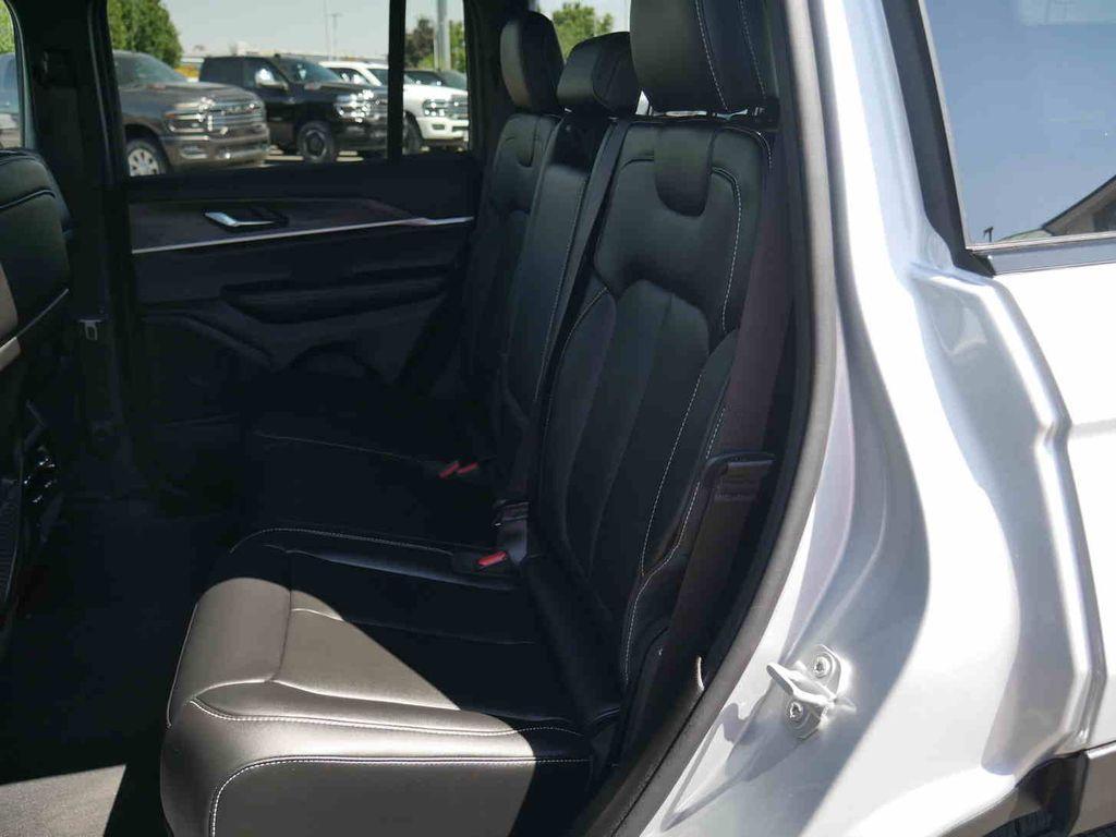 new 2025 Jeep Grand Cherokee car, priced at $41,920