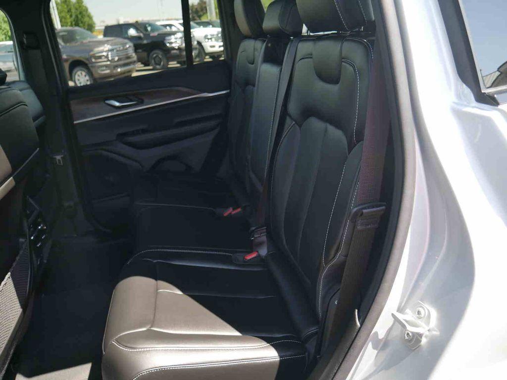 new 2025 Jeep Grand Cherokee car, priced at $41,920