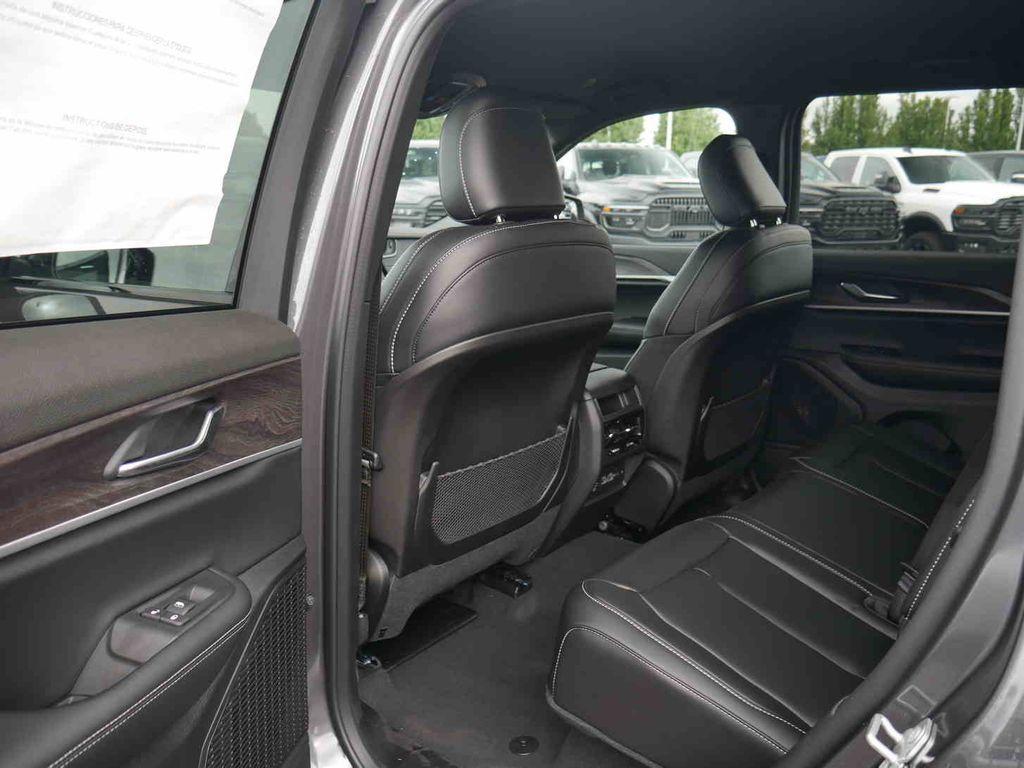 new 2025 Jeep Grand Cherokee car, priced at $41,920