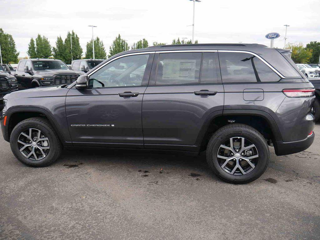 new 2025 Jeep Grand Cherokee car, priced at $41,920