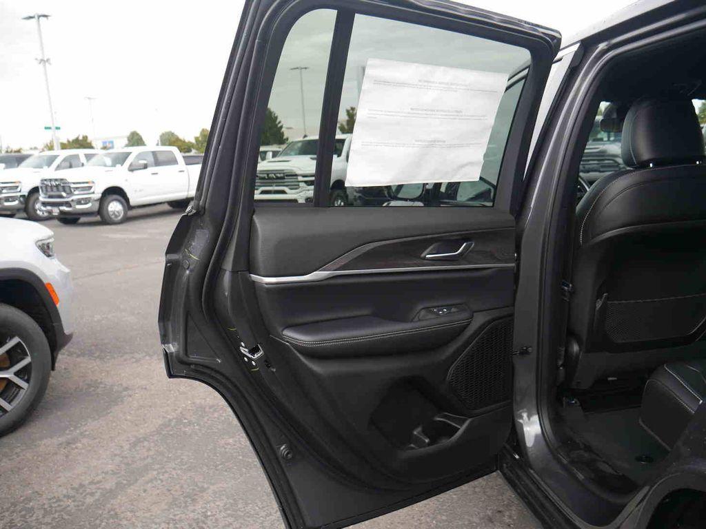 new 2025 Jeep Grand Cherokee car, priced at $41,920