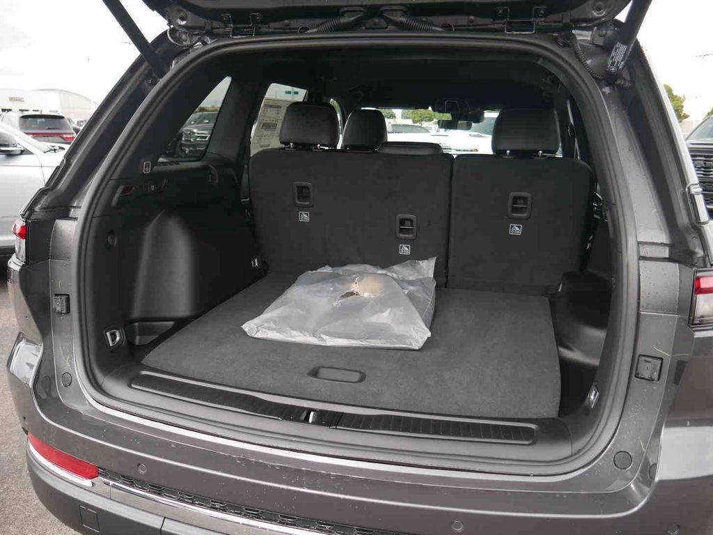 new 2025 Jeep Grand Cherokee car, priced at $41,920