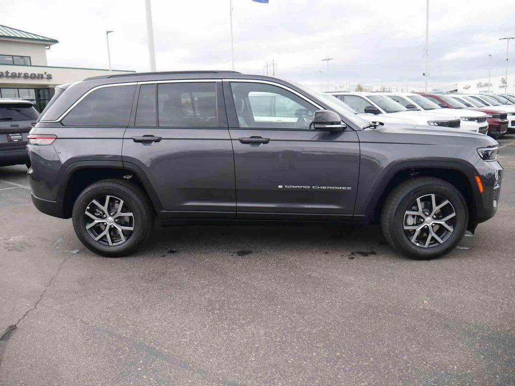 new 2025 Jeep Grand Cherokee car, priced at $41,920