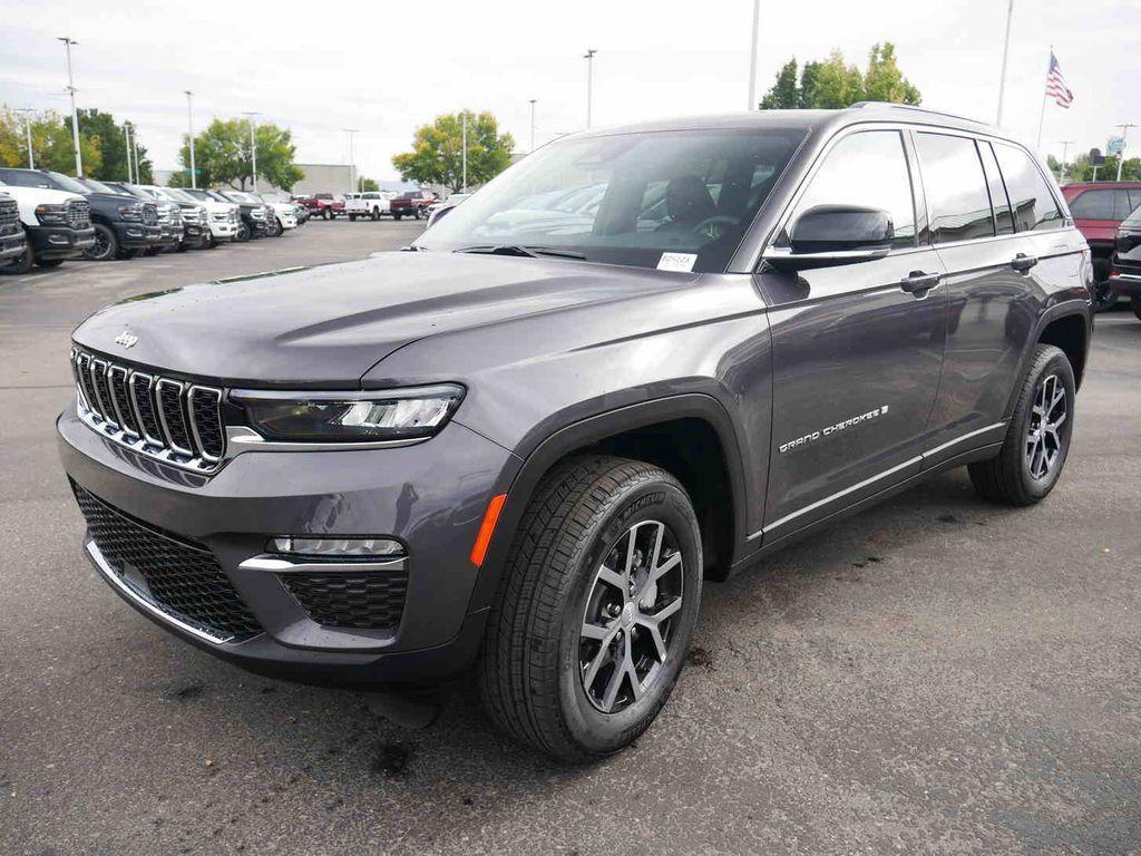 new 2025 Jeep Grand Cherokee car, priced at $41,920