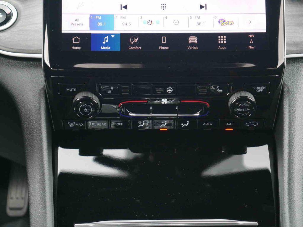 new 2025 Jeep Grand Cherokee car, priced at $41,920