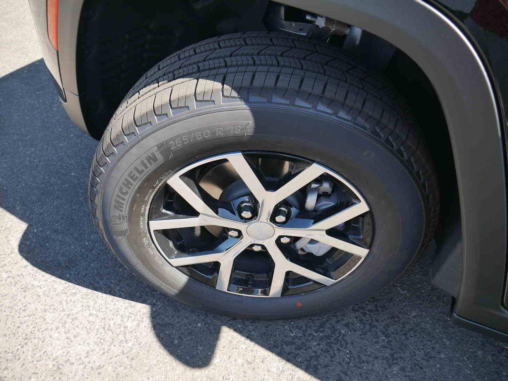 new 2025 Jeep Grand Cherokee car, priced at $40,496