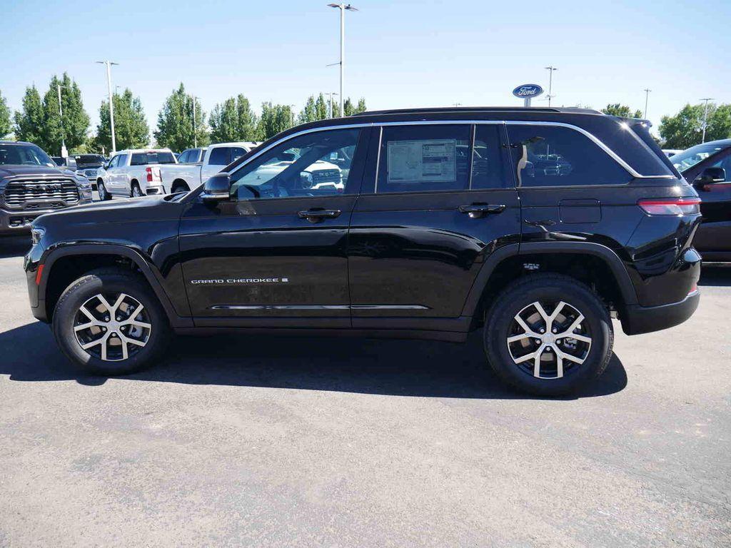 new 2025 Jeep Grand Cherokee car, priced at $40,496