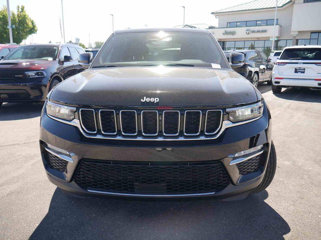 new 2025 Jeep Grand Cherokee car, priced at $40,496