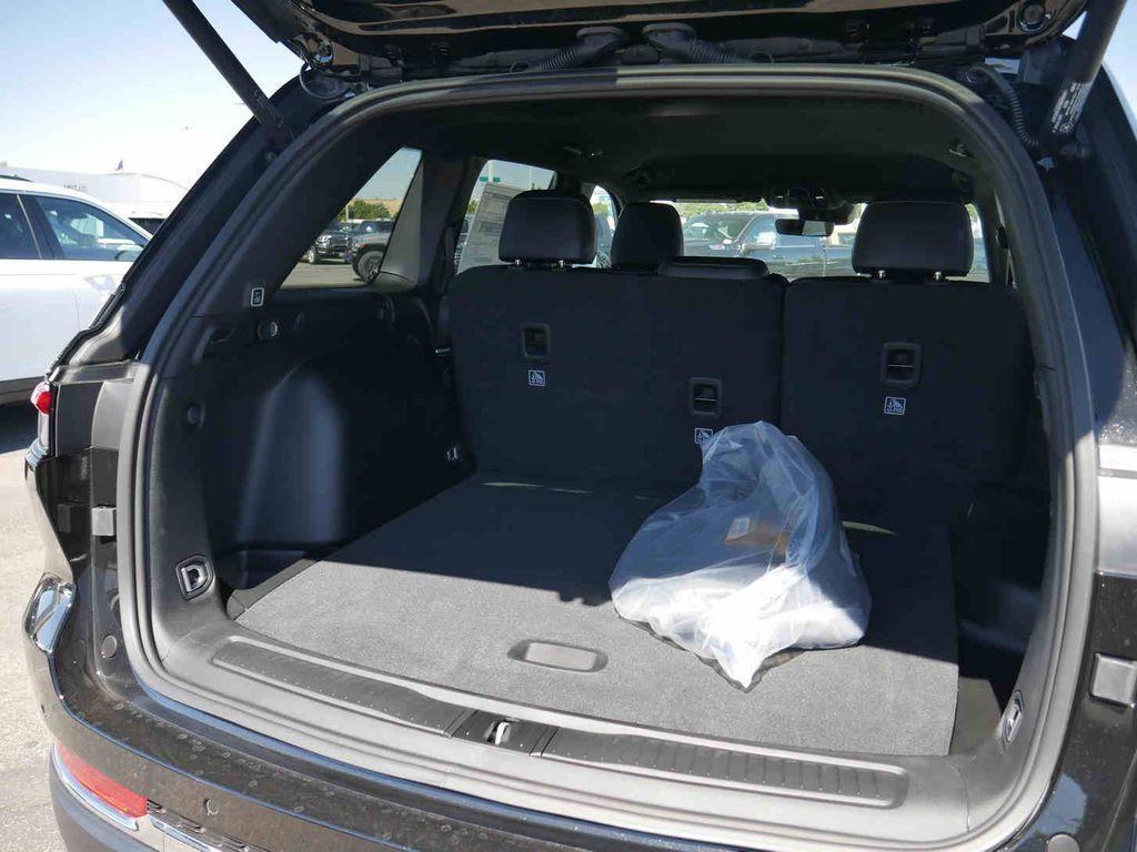 new 2025 Jeep Grand Cherokee car, priced at $40,496