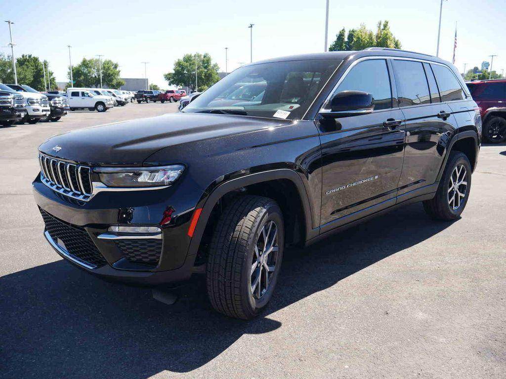 new 2025 Jeep Grand Cherokee car, priced at $40,496