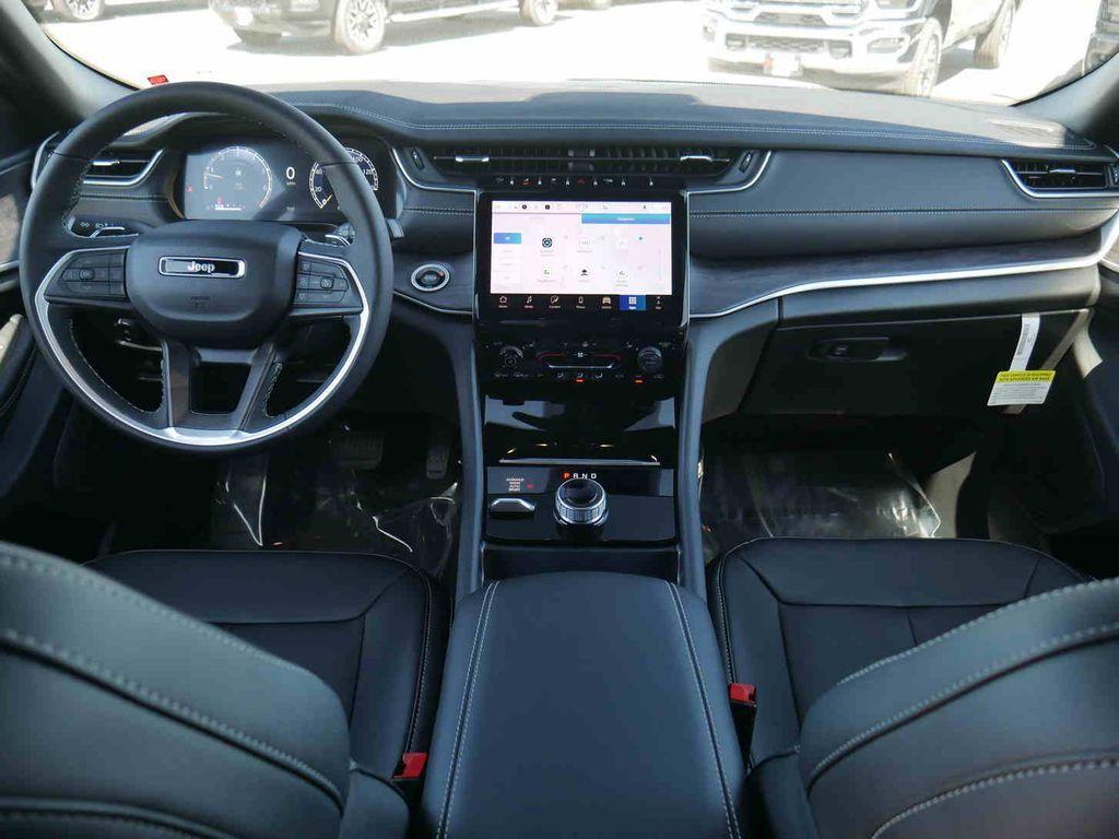 new 2025 Jeep Grand Cherokee car, priced at $40,496