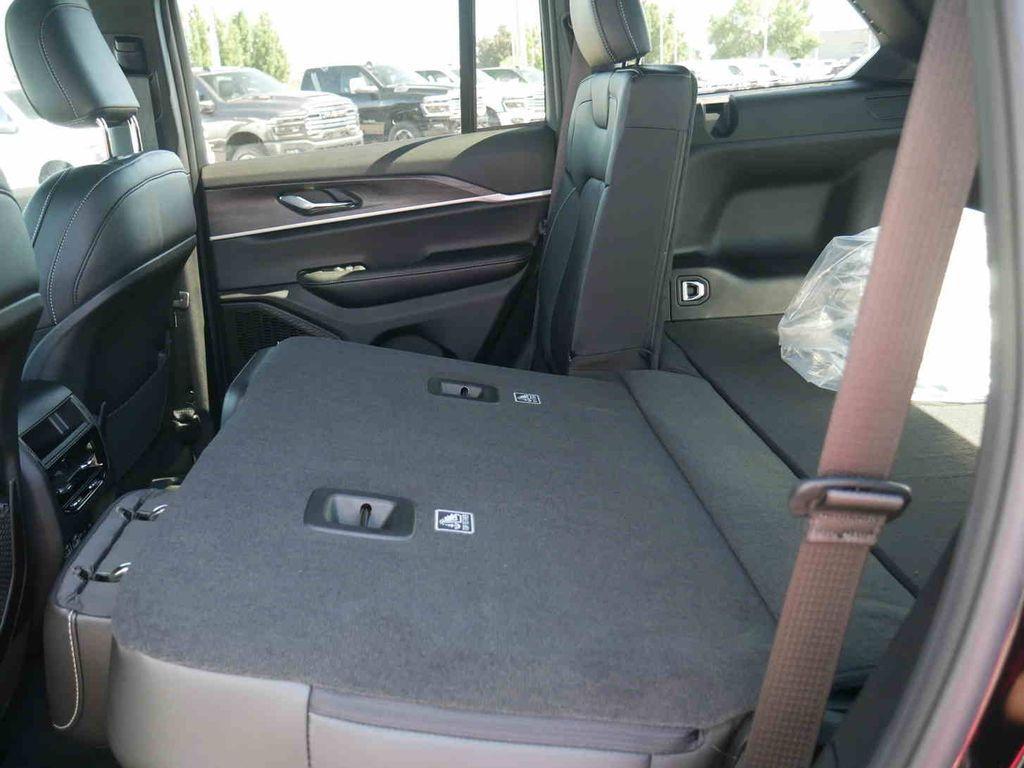 new 2025 Jeep Grand Cherokee car, priced at $40,496