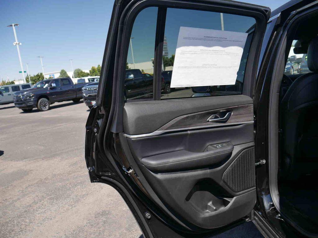 new 2025 Jeep Grand Cherokee car, priced at $40,496