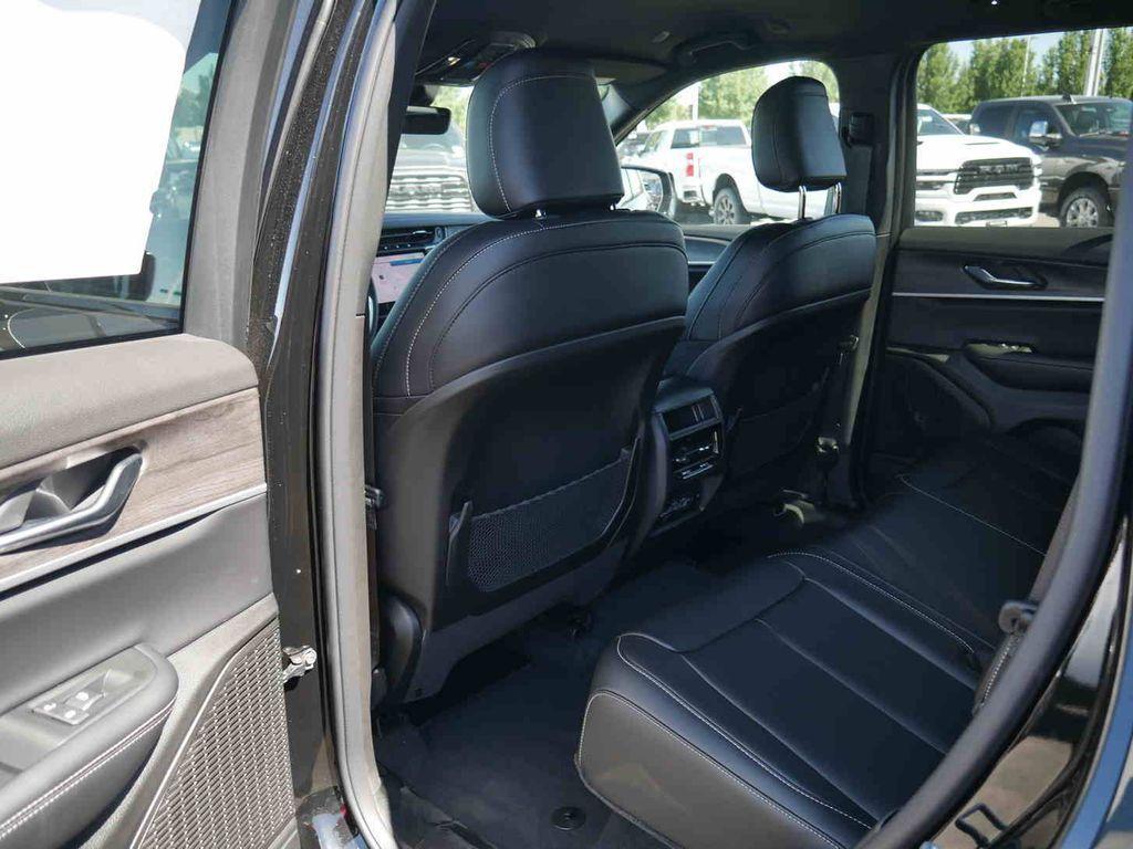 new 2025 Jeep Grand Cherokee car, priced at $40,496