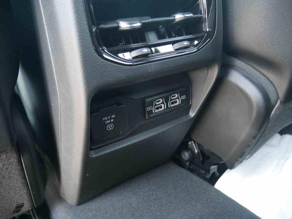 new 2025 Jeep Grand Cherokee car, priced at $39,637