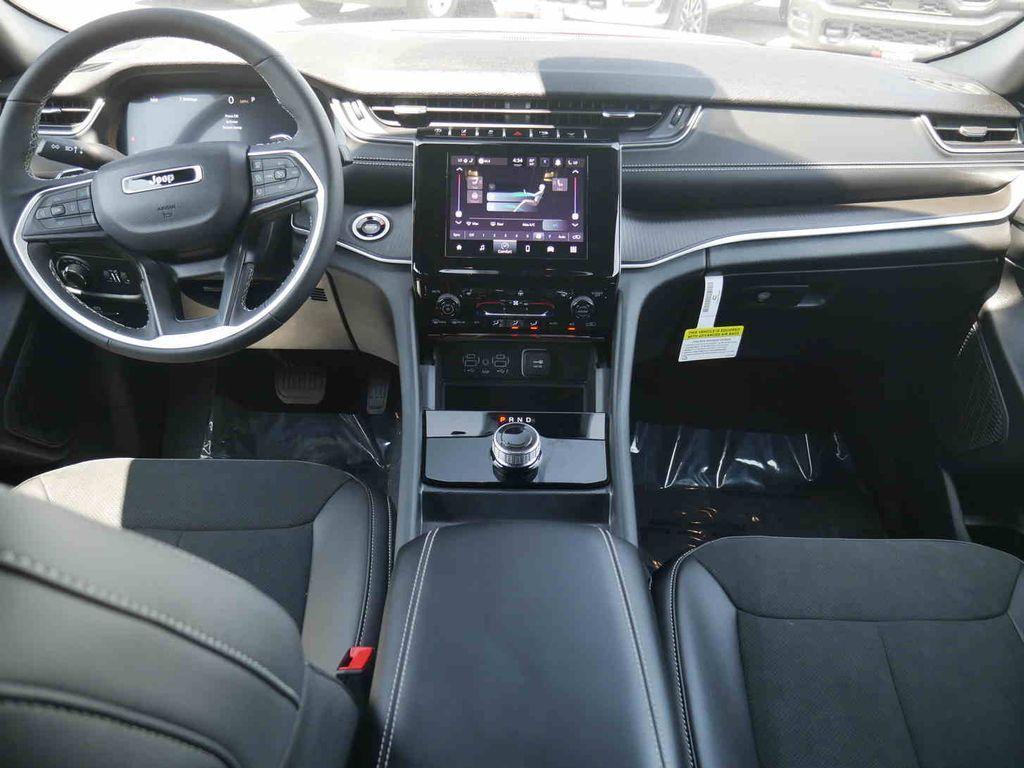 new 2025 Jeep Grand Cherokee car, priced at $39,637