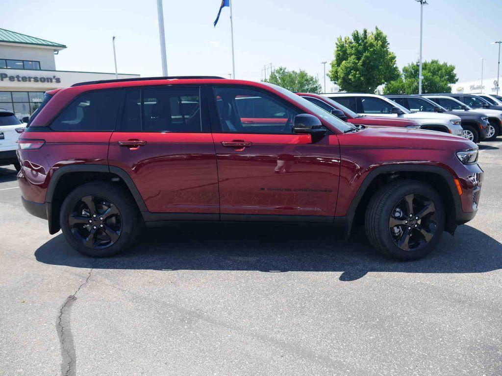 new 2025 Jeep Grand Cherokee car, priced at $39,637