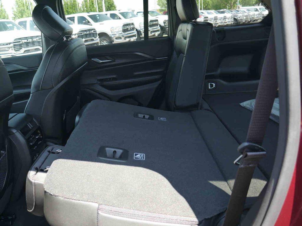 new 2025 Jeep Grand Cherokee car, priced at $39,637