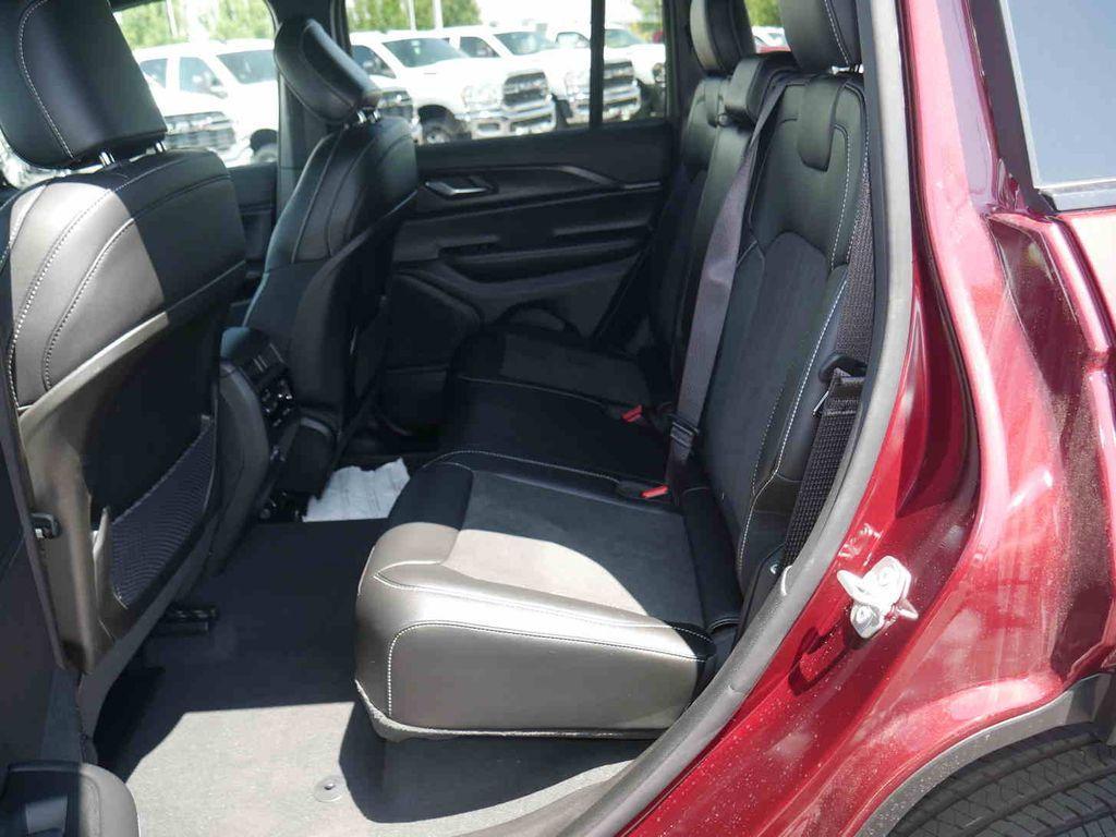 new 2025 Jeep Grand Cherokee car, priced at $39,637