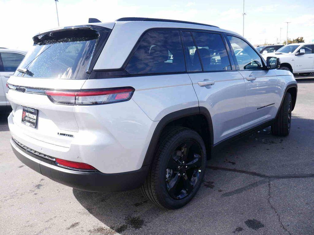 new 2025 Jeep Grand Cherokee car, priced at $52,090
