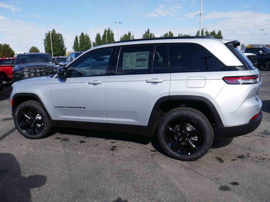 new 2025 Jeep Grand Cherokee car, priced at $52,090